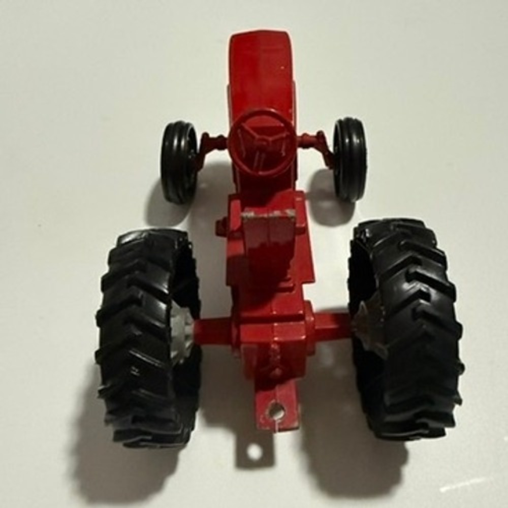 International Harvester Red Diecast Toy Tractor Vintage Farm Vehicle IH 2330 - Picture 4 of 12